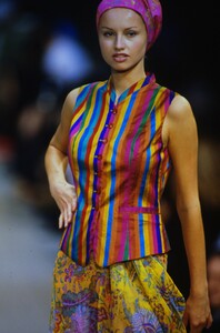 1212341298_kenzo-ss-1994(1).thumb.jpg.300a1af3131d792e4a9aebbba9686217.jpg