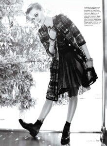 Elle US - 2011 11-322.jpg