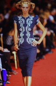 1267016254_givenchy-ss-1997(2).thumb.jpg.cc39c5cf972be565e63757af7c34d6f0.jpg