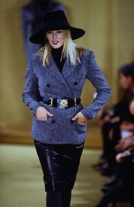 1286067724_donna-karan-fw-1992(2).thumb.jpg.bdcc975261c5b5005b4bc66c52750b54.jpg