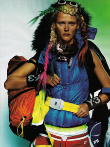 Vogue UK (November 2009) - Style Hunter - 001.jpg