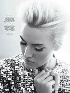 1450699258_ukharpersbazaar2013april7.thumb.jpg.b9170aca62c6798273260af7a5454256.jpg