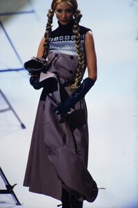 1501578658_jean-paul-gaultier-fw-1992(4).thumb.jpg.8612aa0aa91e4533c45e8b6c31ff8331.jpg