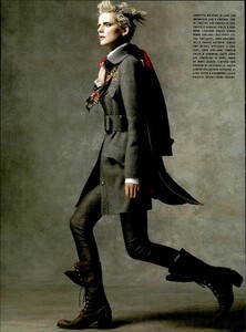 ARCHIVIO - Vogue Italia (November 2006) - The Glam And The Uniform - 003.jpg