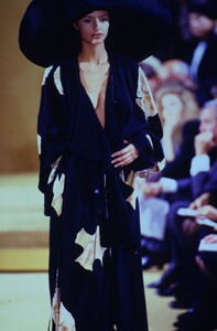 154997032_donna-karan-ss-1993(1).thumb.jpg.87a3c9ef60940588ed0391dd752d0ec8.jpg