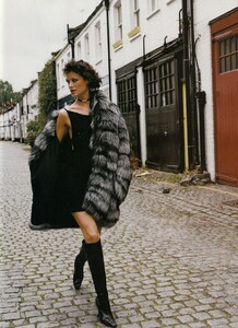 Vogue Italia (December 1997) - Furs Furs - 004.jpg