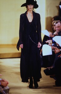 1579373913_donna-karan-fw-1993(27).thumb.jpg.dc11e6a4ba02a966ab1a98c2544cfe44.jpg