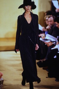 1583510629_donna-karan-fw-1993(13).thumb.jpg.8be31fbcba0b9a3db12c182df01cf889.jpg