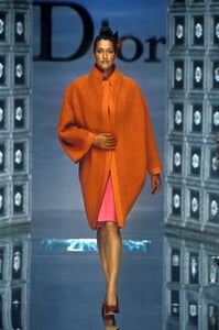 1600735894_ChristianDior1996HauteCouture22.thumb.jpg.52254c3062b6d76425822cae0cc27f45.jpg