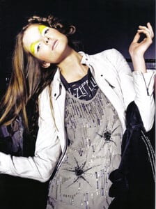 Vogue Italia (August 2008) - The Fun And The Chic - 005.jpg