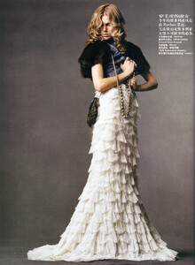 Vogue China (December 2005) - Victorian Rush - 007.jpg