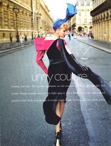 Elle Italia (November 2010) - Funny Couture - 002.jpg