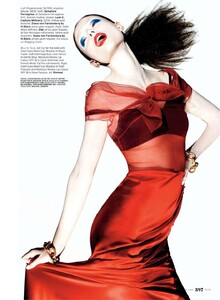 Elle US - 2010 03-383.jpg