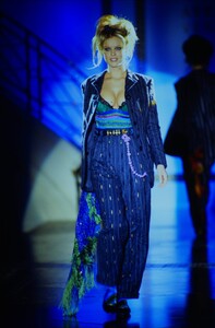 179906112_versace-hc-fw-1993(2).thumb.jpg.a40c3d08bf67a4a9c874f7d649980ab6.jpg