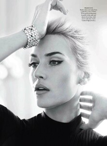 1806689838_ukharpersbazaar2013april4.thumb.jpg.cd3dd6ba09c5830f51d567b24900beb0.jpg