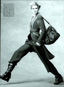 ARCHIVIO - Vogue Italia (November 2006) - The Glam And The Uniform - 008.jpg