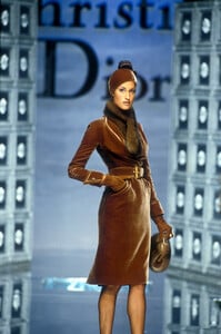 1886581772_ChristianDior1996HauteCouture89.thumb.jpg.56948481f99797e325ba315f49a275f0.jpg