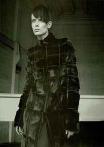 ARCHIVIO - Vogue Italia (November 2005) - Furs That Go - 008.jpg