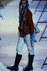 1911035849_jean-paul-gaultier-fw-1992(1).thumb.jpg.9c189b256d00158ad19caa3d0387fd37.jpg