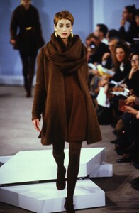 1945238078_christy-donna-karan-fw-1990(6).thumb.jpg.21b0452d6f933611aa8c2f3de77ae3f1.jpg