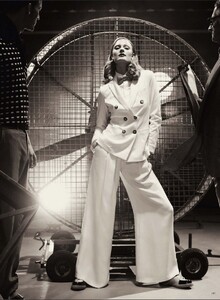 1949424396_voguegermany2013feb5.thumb.jpg.88a7b02d33d687aaad7da919bc26ce56.jpg