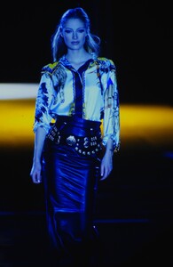 1965874402_versace-fw-1992(1).thumb.jpg.71521ebff41a776eb365046a75f9674a.jpg