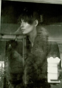 ARCHIVIO - Vogue Italia (November 2005) - Furs That Go - 004.jpg