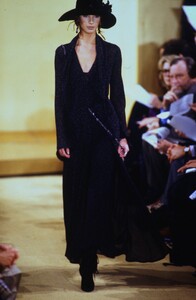 2007656364_donna-karan-fw-1993(16).thumb.jpg.806afec5c1c90ccc816795405de13e24.jpg