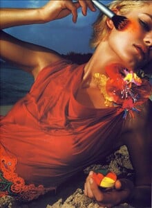 Vogue UK (July 2001) - Sandstorm - 002.jpg