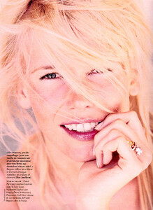 Claudia Schiffer ELLE France July 26, 2006 ph-Sylvie Lancrenon 008.jpg