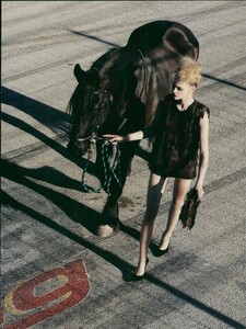 ARCHIVIO - Vogue Italia (March 2007) - The Next Shape - 004.jpg