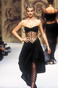 2090676068_Chanel1993HauteCouture139.thumb.jpg.d150aa0e66f1ebb6439b7b7c4ba2deb8.jpg