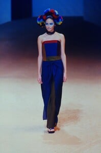 2100542404_kenzo-ss-1998(1).thumb.jpg.c47d622764e8428d834c28dc09d4e358.jpg