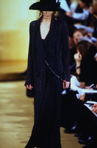 232791981_donna-karan-fw-1993(21).thumb.jpg.5a07ff1f2b2852b4c2b4d0291fab2d15.jpg