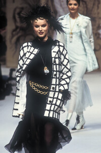 261477064_Chanel1993HauteCouture73.thumb.jpg.1fcd96e697a1dbecc62881c53b14a065.jpg