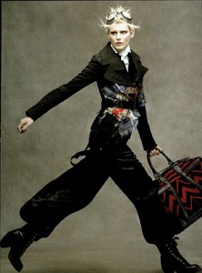 ARCHIVIO - Vogue Italia (November 2006) - The Glam And The Uniform - 004.jpg