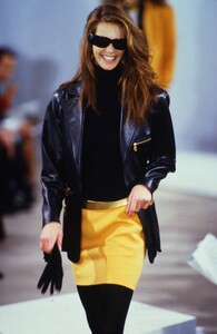 318399933_donna-karan-fw-1991(2).thumb.jpg.735cedd7f76f7167da57f5dc24efd691.jpg