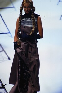 333775227_jean-paul-gaultier-fw-1992(5).thumb.jpg.b2df0bb6e38b4e9a0a425a1fd1ff652f.jpg