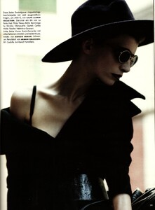 Vogue Germany (November 2008) - Bella Figura - 009.jpg