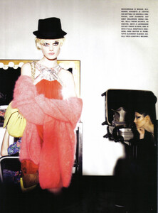 Vogue Italia (August 2008) - The Fun And The Chic - 012.jpg