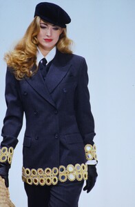 37332045_dolce-gabbana-fw-1992(10).thumb.jpg.1e569bf7f0c573260da9f7bf8c3212d1.jpg