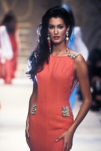 37357132_Valentino1993WomenRTW173.thumb.jpg.bce58f1fea48a40e0aef7698f61ccdab.jpg