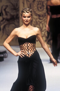 432319878_Chanel1993HauteCouture140.thumb.jpg.7385f0a4d0c118302bb8a7f31fa60ecc.jpg