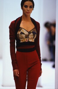 437904534_dolce-gabbana-fw-1990(8).thumb.jpg.b1e06de6298046bfd85a1c6f77ff20c7.jpg