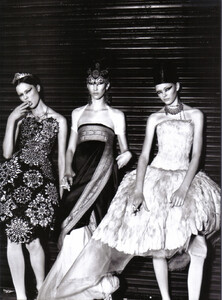 Vogue Italia (August 2008) - The Fun And The Chic - 013.jpg