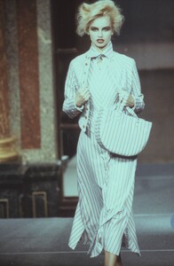 492274678_vivienne-westwood-ss-1996(4).thumb.jpg.9d764acdbd6c2b5a283be587a8ae3120.jpg