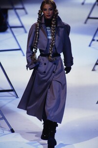 53496472_jean-paul-gaultier-fw-1992(3).thumb.jpg.049f47e4d0f240bf8deb05370e0d2709.jpg