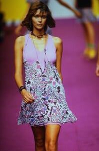 597436062_karl-lagerfeld-spring-1995(17).thumb.jpg.e675c00c5d0166f3ba80c81872b141d0.jpg