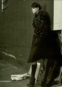 ARCHIVIO - Vogue Italia (November 2005) - Furs That Go - 005.jpg