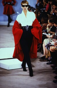 619001008_christy-donna-karan-fw-1990(11).thumb.jpg.e39fcd98e03d57c9fff8ad43db04253a.jpg